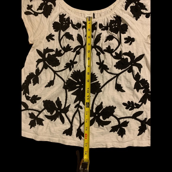 Anthropologie Akemi+Kin Off the shoulder appliquéd top - Picture 3 of 4